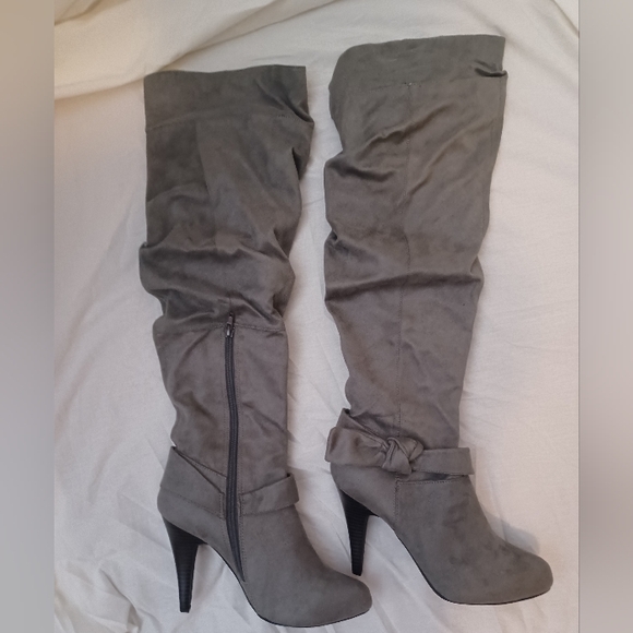 Chic Gray Heeled Boots - Picture 1 of 12